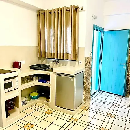 Отель Arapiou 4*