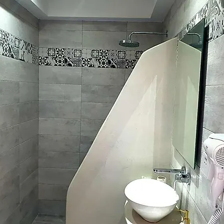 Отель Arapiou